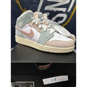 Jordan 1 Mid SE (GS)Pink Oxford Size 7y Women 8.5 Brand New with Box